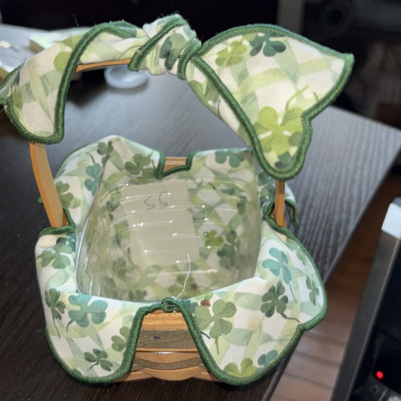Longaberger Green Clover Basket with Handle - Picture 3 of 6